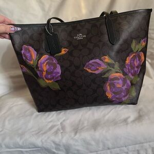 Coach city Tote  signature canvas and rose Design